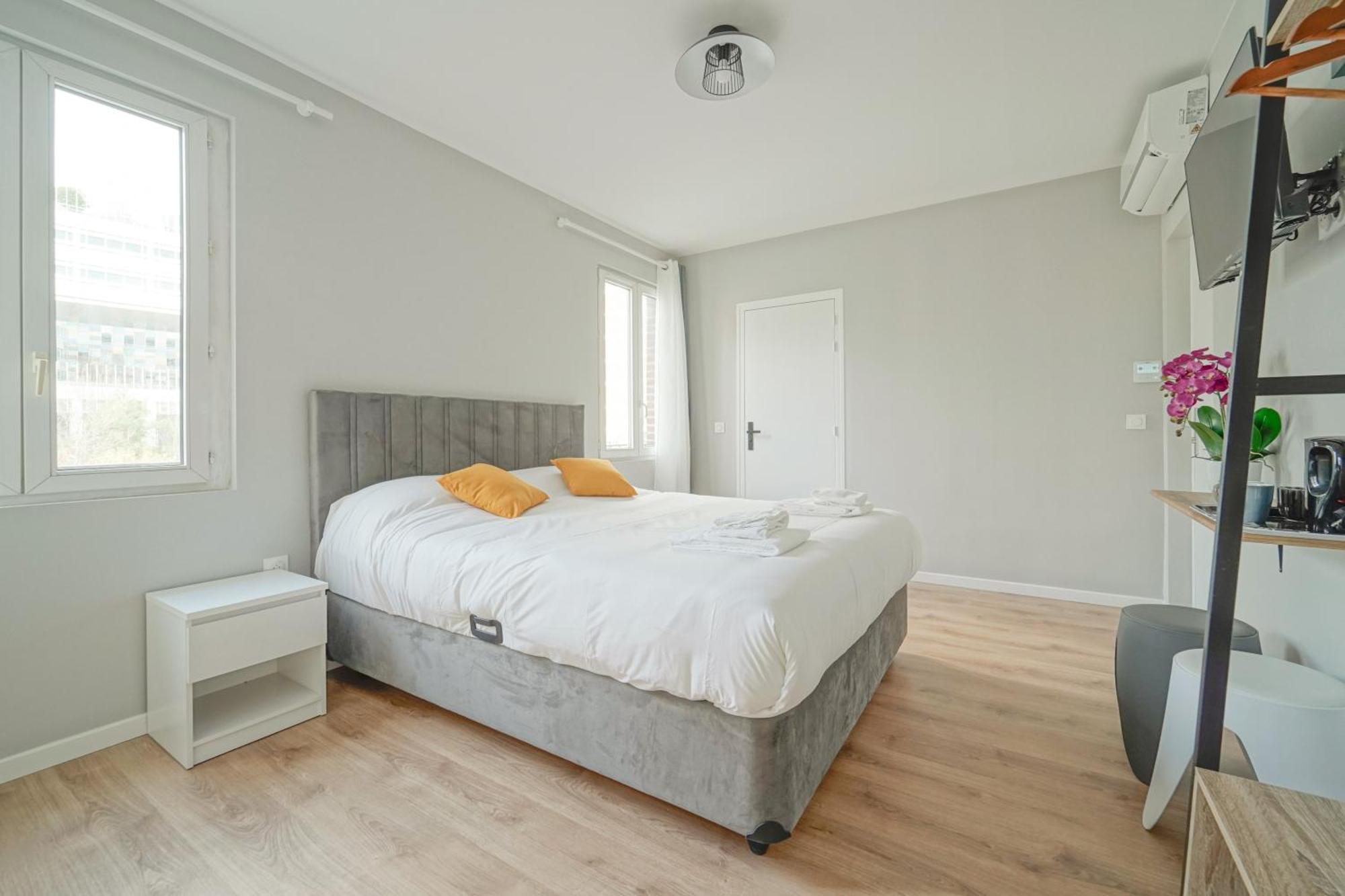 Trianon Saint Ouen Hotell Exteriör bild