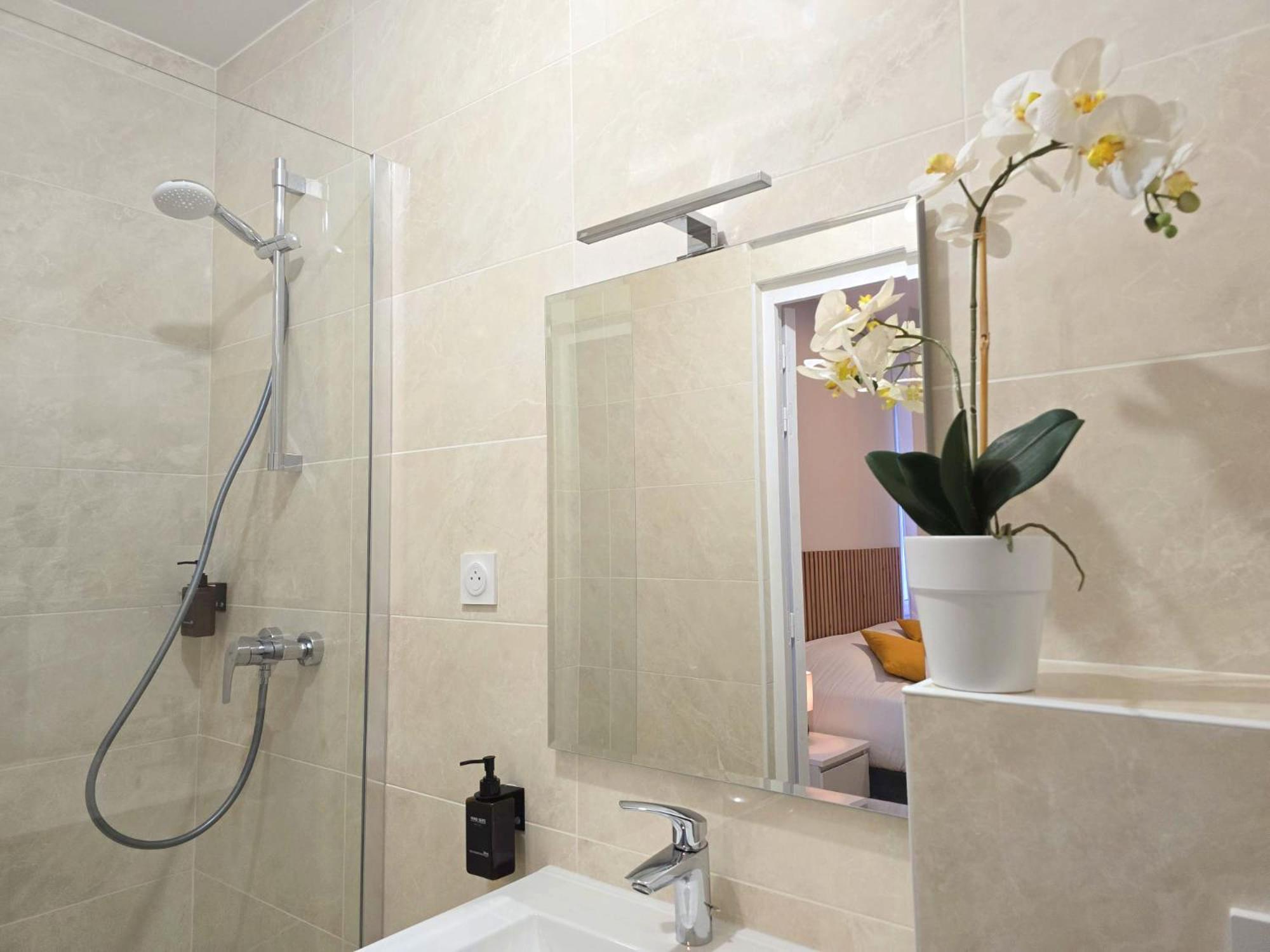 Trianon Saint Ouen Hotell Exteriör bild